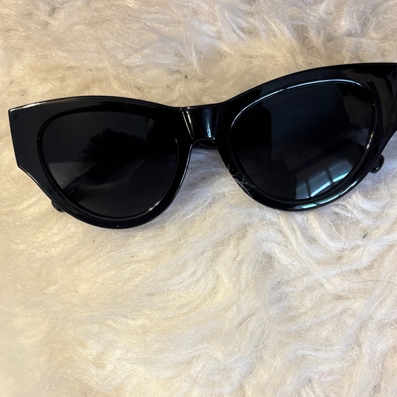 Elegant Black and Burgundy Sunglasses main image 13
